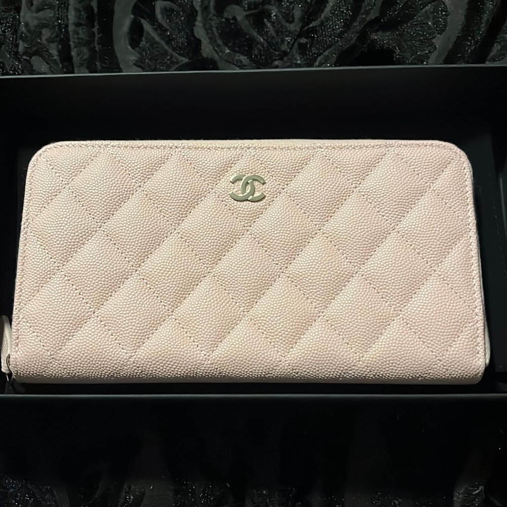 Brand new Chanel 22b light pink Classic Long Zipped Wallet